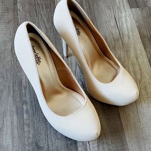 Never worn nude pump heels